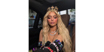 Mandana Bolourchi makes a fashion statement at the Milan fashion week